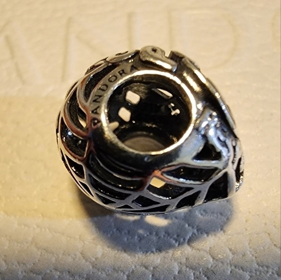Pandora Marvel Spider-Man Mask Charm - Picture 7 of 9